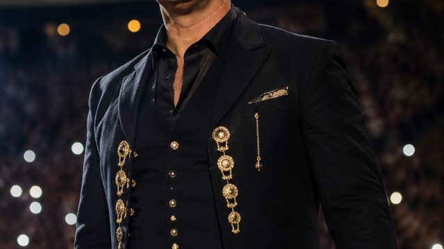 Alejandro Fernández Set to Hos